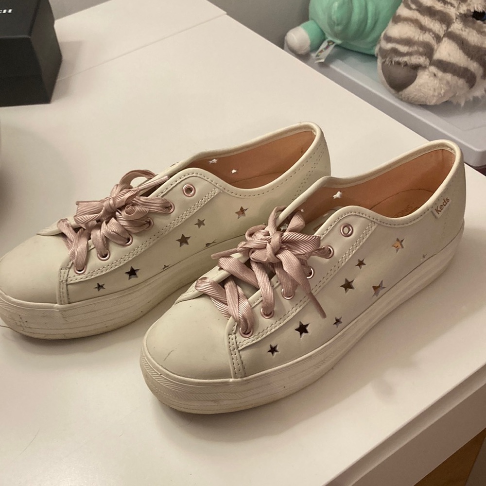 Keds - platform sneakers with leather star cut outs - size 5.5